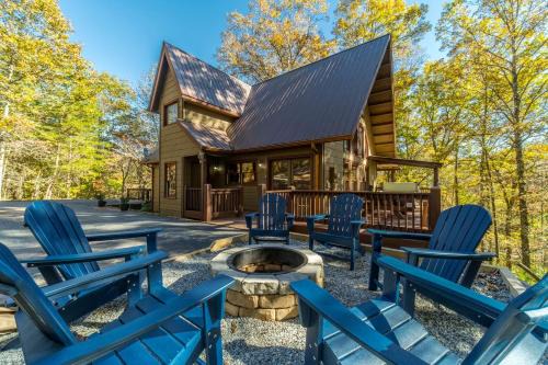 Pet-Friendly Cabin with Outdoor Living Space in Cleveland, Georgia