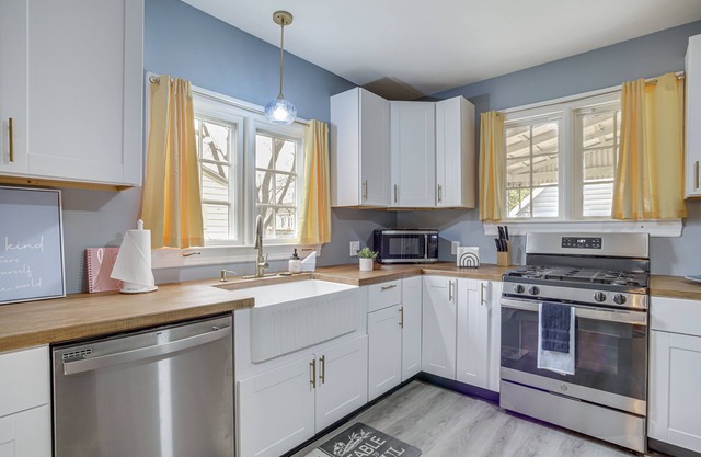 Pet-Friendly Cambridge Home - Walk to River!