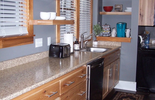 Pet Friendly cute, clean home close to Fort Wayne and major highways