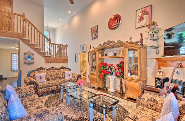 Pet-Friendly Des Moines Home w/Fenced Yard!