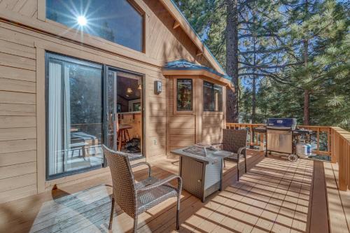 Pet-Friendly Home in Truckee with Balconies and Grill!