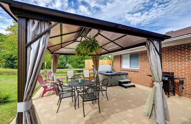 Pet Friendly Home with Hot Tub, Patio and Game Room!