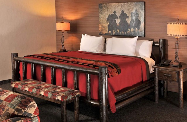 Pet-Friendly Kansas City Lodge with Whiskey/Wine Bar On-site | 2 Units