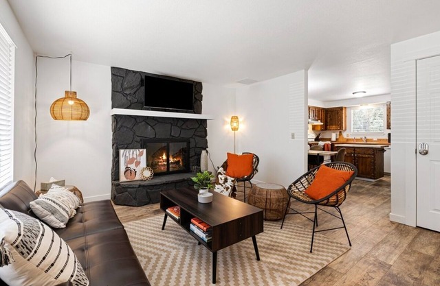 Pet Friendly- Large Backyard