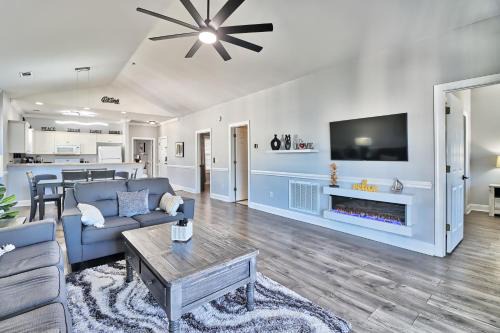 Pet-Friendly - Luxe 3BR Golf Villa - 5 Mins to Beach - Sleeps 8