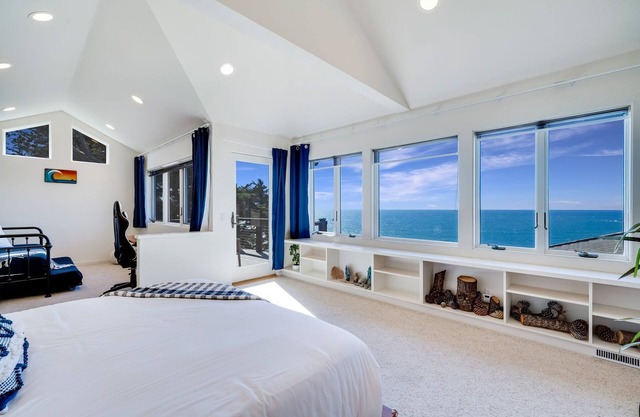 Pet-friendly Oceanfront Retreat w/King Beds & Hot Tub!