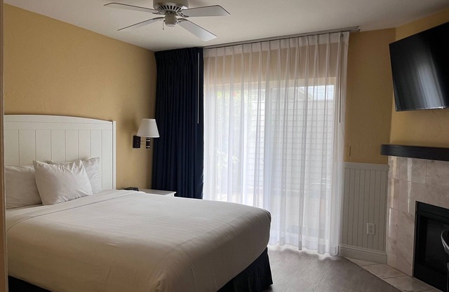 PET FRIENDLY Queen Room at Ocean-Side Property!