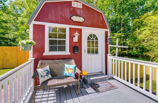 Pet-Friendly Raleigh Tiny Home w/Patio