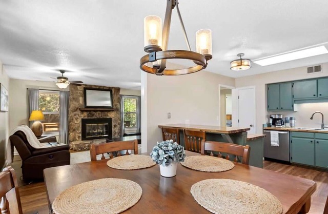 Pet Friendly Relaxing Retreat Walk to DT|King Bed