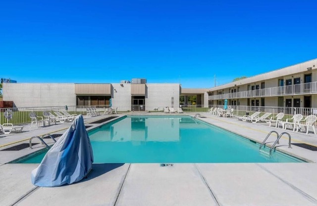 Pet-Friendly Room: Enjoy Your Stay with Outdoor Pool and Free Parking