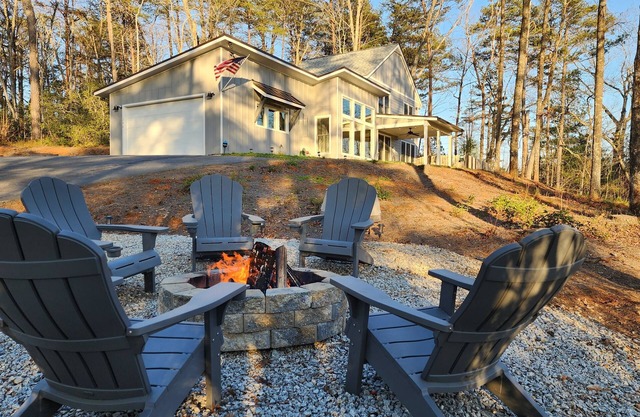 Pet Friendly Scenic Mountain Retreat Hiking Firepit Wifi - Stargazer Hideaway