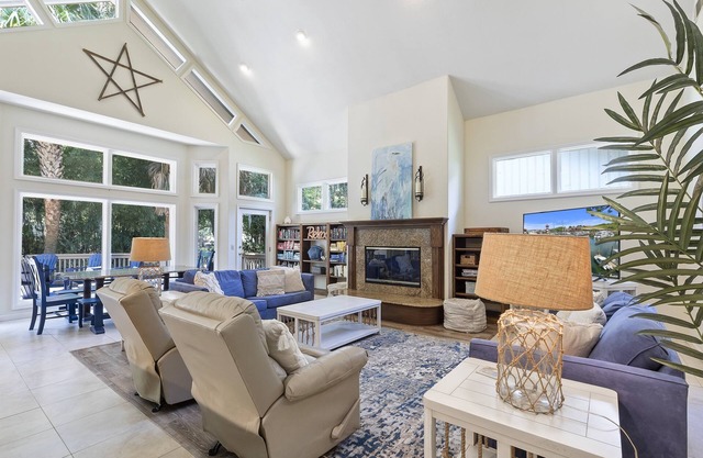 PET FRIENDLY Sea Pines Home! Private Pool, Sleeps 12!