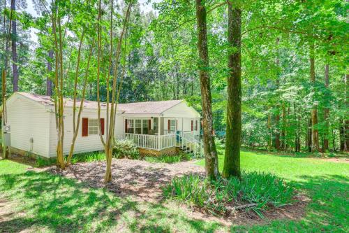 Pet-Friendly Sparta Retreat Porches and Fire Pit!