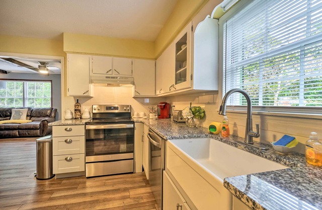 Pet-Friendly Wilmington Home ~ 5 Mi to Beach!