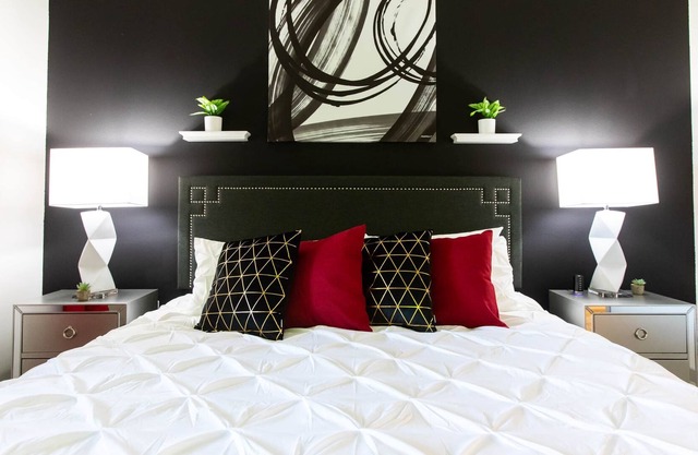 ✔Pet Friendly✔Balcony✔A/C✔W/D✔Parking✔3 TVs 203