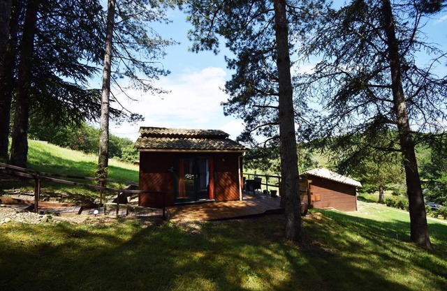 Petit chalet au Domaine du Lac de Goulens -piscine