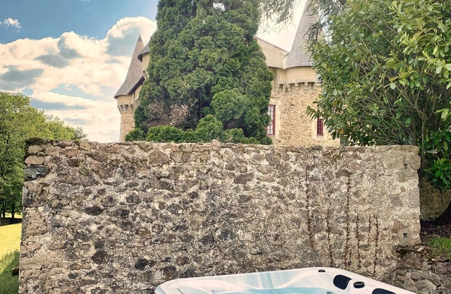 Petite Maison Privée et son Jardin Médiéval au Coeur du Périgord Vert