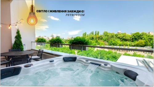 Petrovdom SPA Luxury apartment 11-240 with jacuzzi in RC Pechersk Plaza
