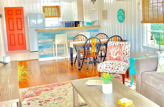 Pets ❤️ Welcome Renovated Modern Rustic Beach Cottage Upstairs w/🌊 Ocean View