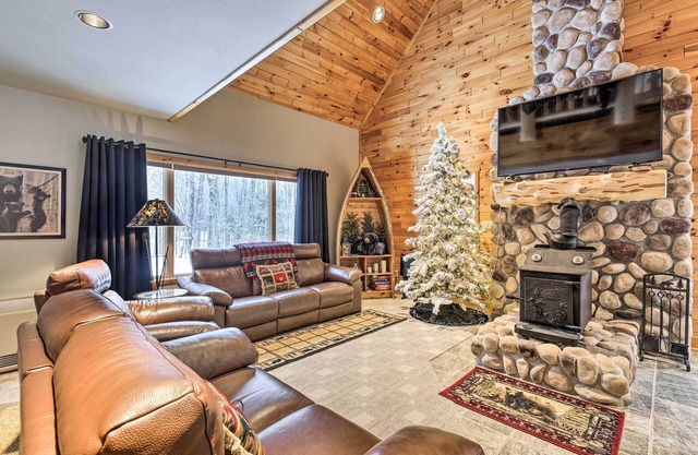 Phelps Cabin on 26 Acres w/Fire Pit!