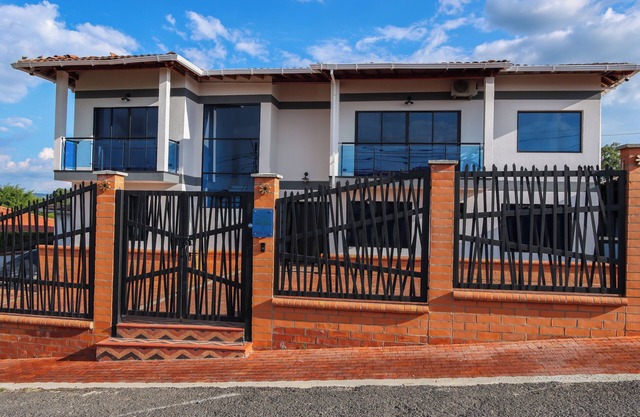 Phenomenal 4-bedroom house with pool ,with WiFi in Tres Puertas