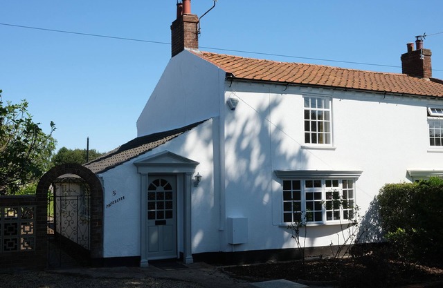 PHLOXHAVEN, pet friendly, with open fire in Reedham