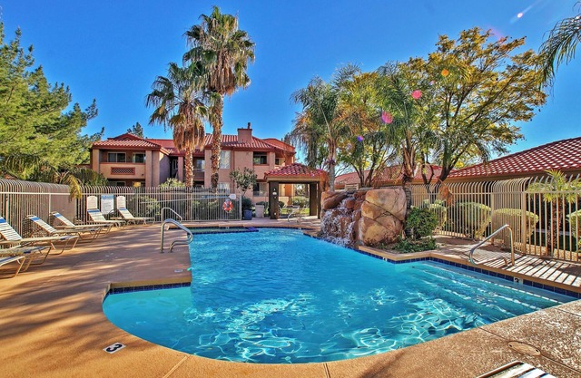 Phoenix Abode: Pool Access, Near Bellair Golf Club