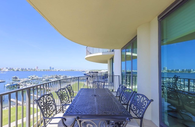 Phoenix On The Bay 1333 - Poseidon House 5 Bedroom Condo