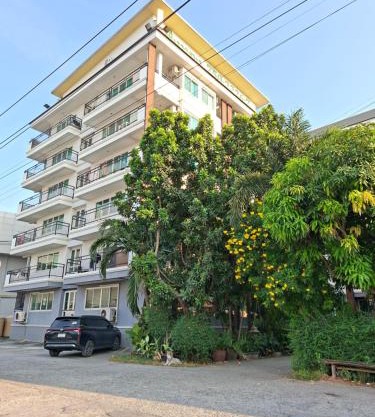 Phuengthong Building Mega Bangna