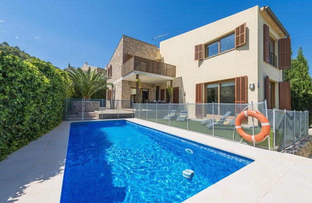 PICARA - Villa with private pool in Mancor De La Vall. Free WiFi
