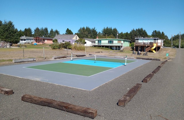 PICKLEBALL, HOT TUB, Dogs Ok, Ocean View, Playset (SV1)