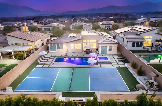 Pickleball, Pool, Spa, Casita, Firepit, Gameroom