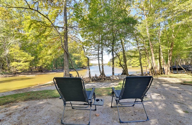 Pickwick Lake Cabin: Private Hot Tub, Shared Perks
