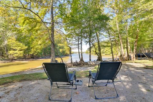 Pickwick Lake Cabin Private Hot Tub, Shared Perks