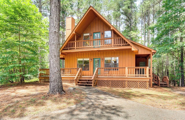 Pickwick Lake Cabin w/Private Marina Access