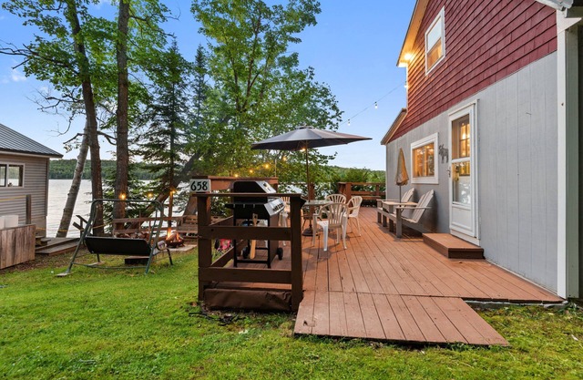 Picturesque Family Lake Side Cabin