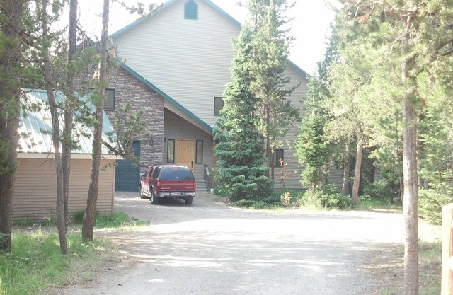 Picturesque Lakefront Property for Your Next Mountain Escape