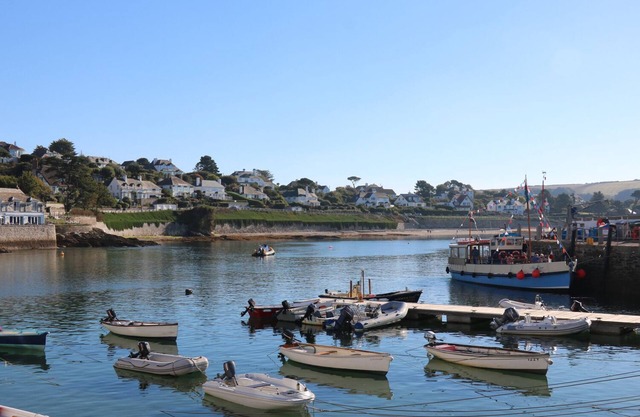 PIER COTTAGE, pet friendly, country holiday cottage in St Mawes
