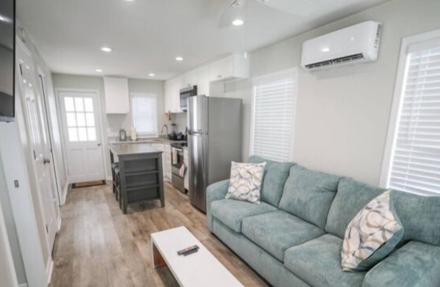 Pier View 2 - Beautifully Renovated 2-bedroom Cottage. Enjoy the Local Charm of Pleasure Island! 2 Cottage by Redawning