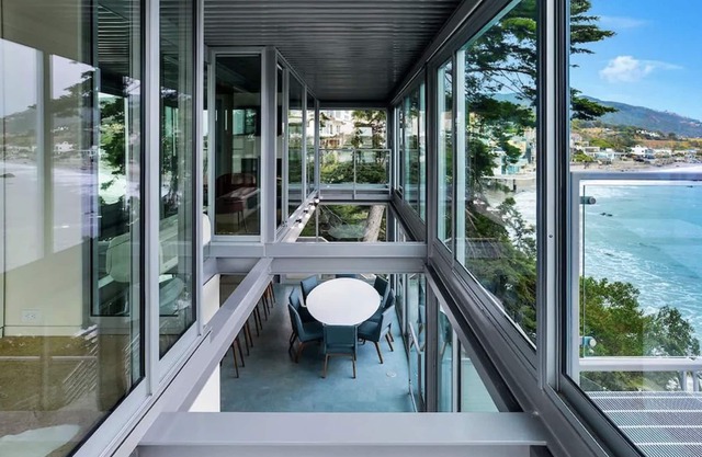 Pierre Koenig Beachfront Villa on Broad Beach!