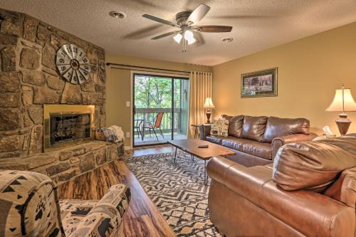 Pigeon Forge Condo with Balcony 5 Mi to Attractions
