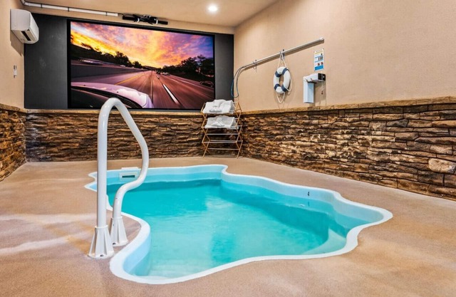 Pigeon Forge Pool Theater Games Hot Tub