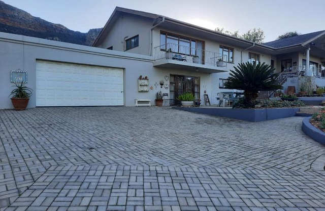 Piketberg Home with a View