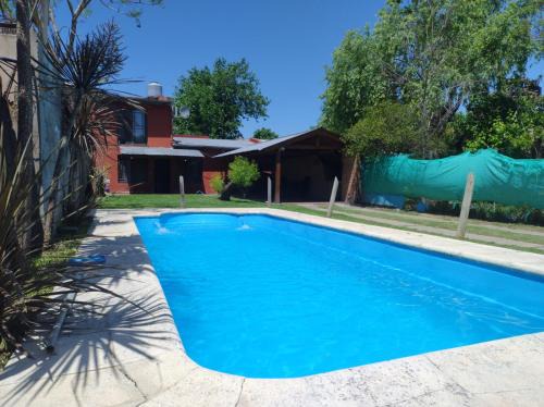 pileta,quincho,parque hasta 8 personas cerca panamericana, mascotas no fiestas, con seña únicamente, confirmar x mensaje de whatsap