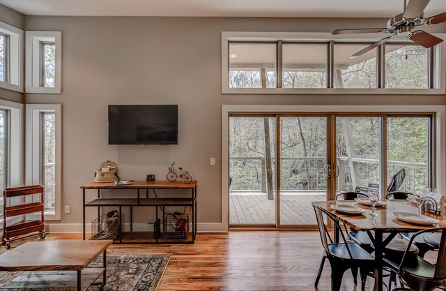 PILOT COVE 2 BR Cabin - Modern Luxury w/Nature!