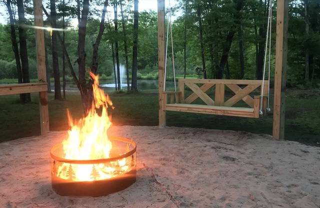 Pine Creek Cove 3 Bed 2 Bath Secluded, pond/creek! WiFi & Sat. Near Trails