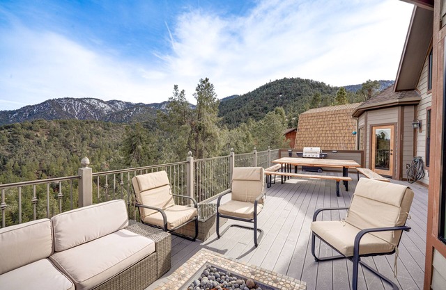 Pine Mountain Club Cabin w/Private Deck & Views!