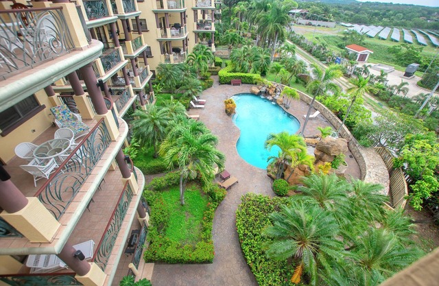 Pineapple Villa 142- 2 bedroom, pool and more!