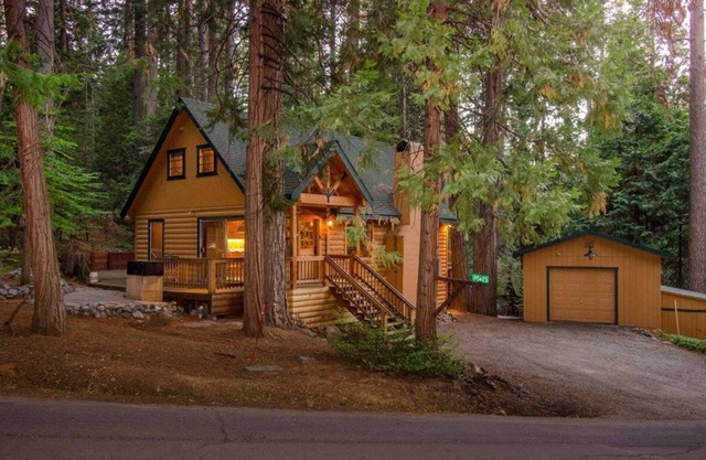 Pinecrestarearentals#19 9/5-12/10 no holidays book 2 nights get 3rd night free.