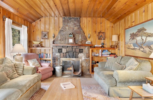 Pinglewood Cabin in Fawnskin at Big Bear